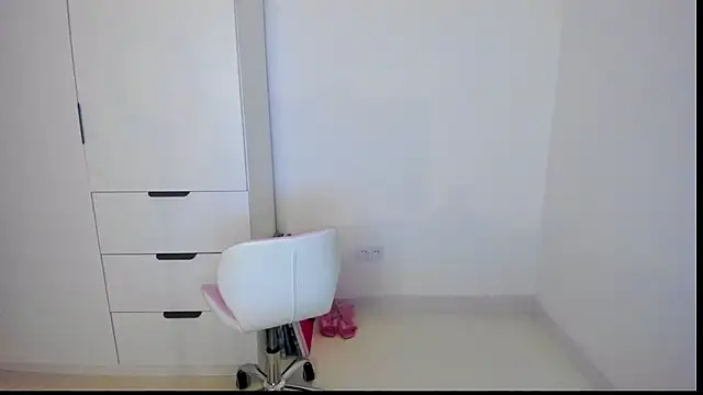 Snapshot of MiaStripDance chatting on 03/12/26, 05:41 MiaStripDance online show from 03/12/26, 05:41