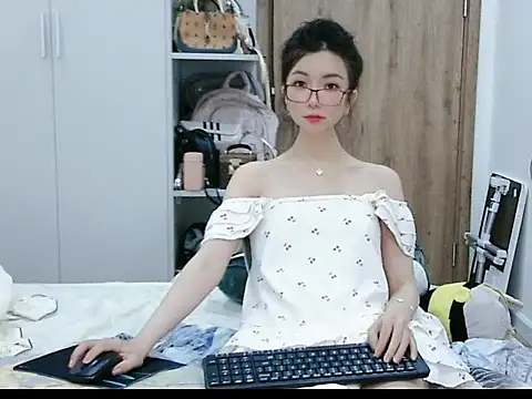 Snapshot of Cute_Ruby01 chatting on 11/29/25, 12:08 Cute Ruby01 online show from 11/29/25, 12:08