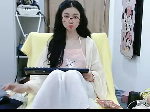 Snapshot of Cute_Ruby01 chatting on 04/04/26, 01:19 Cute Ruby01 online show from 04/04/26, 01:19