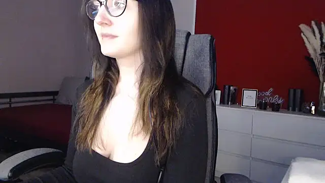 Snapshot of Alina_Lamour chatting on 02/19/26, 08:27 Alina Lamour online show from 02/19/26, 08:27