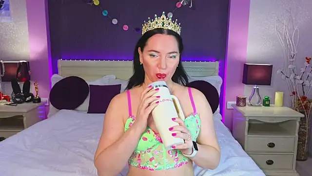 Snapshot of HotMilfMargo chatting on 03/15/26, 05:41 HotMilfMargo online show from 03/15/26, 05:41