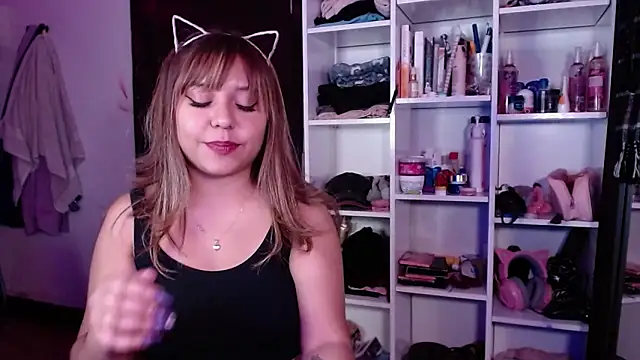 Snapshot of lil_daisy7 chatting on 12/12/24, 07:30 lil daisy7 online show from 12/12/24, 07:30