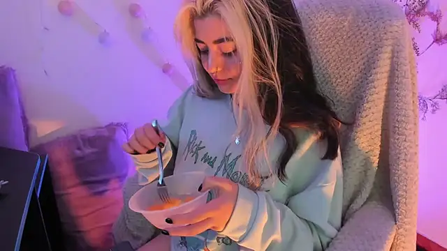 Snapshot of Sammysammy_ chatting on 12/03/24, 01:30 Sammysammy online show from 12/03/24, 01:30