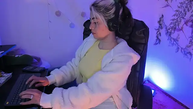 Snapshot of Sammysammy_ chatting on 02/08/25, 04:14 Sammysammy online show from 02/08/25, 04:14