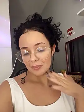 Snapshot of NinaSweet2 chatting on 03/28/26, 04:01 NinaSweet2 online show from 03/28/26, 04:01