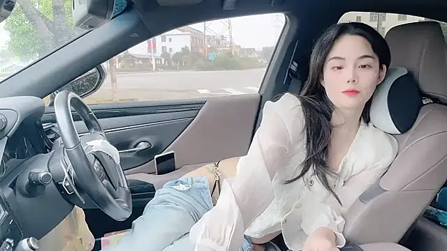 Snapshot of orla2021 chatting on 10/17/25, 12:14 orla2021 online show from 10/17/25, 12:14