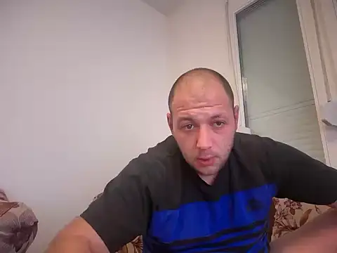 Snapshot of Flakka95 chatting on 04/17/26, 09:51 Flakka95 online show from 04/17/26, 09:51