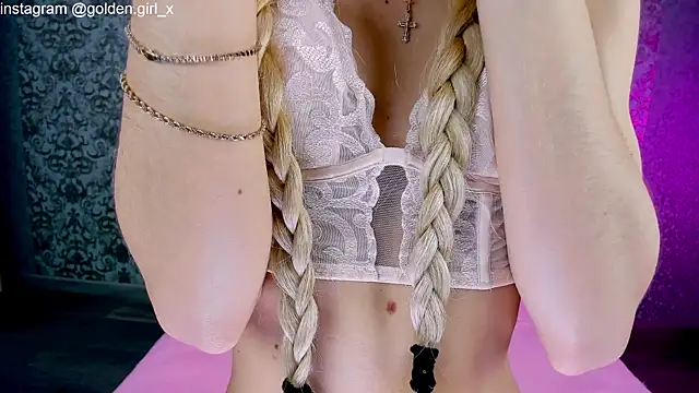 Akilla Queen online show from 11/18/25, 01:44