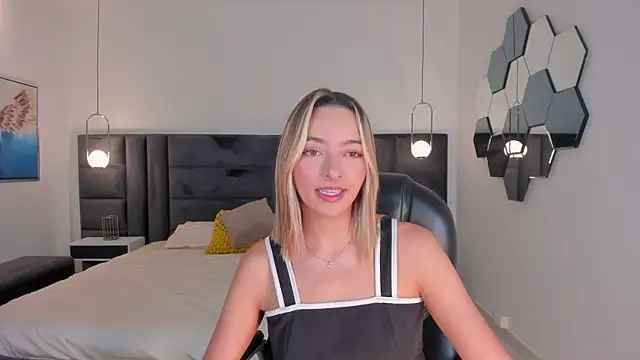 Snapshot of MelissaMoore_ chatting on 07/24/26, 10:13 MelissaMoore online show from 07/24/26, 10:13
