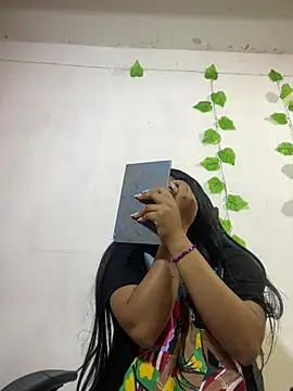 Snapshot of shayna_all chatting on 02/11/26, 06:35 shayna all online show from 02/11/26, 06:35