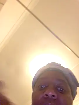 Snapshot of Galcraze chatting on 12/19/25, 08:38 Galcraze online show from 12/19/25, 08:38