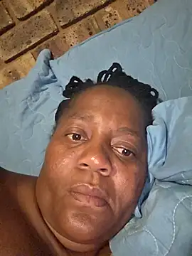 Snapshot of Galcraze chatting on 12/20/25, 11:45 Galcraze online show from 12/20/25, 11:45