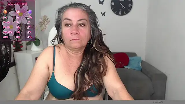 Snapshot of stepmother_105 chatting on 03/11/25, 03:02 stepmother 105 online show from 03/11/25, 03:02