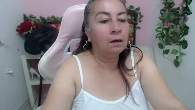 Snapshot of stepmother_105 chatting on 09/15/25, 03:56 stepmother 105 online show from 09/15/25, 03:56