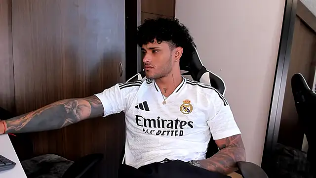 Alessandro Vanni online show from 01/12/25, 04:08