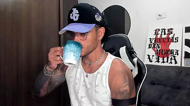 Alessandro Vanni online show from 10/10/25, 01:15