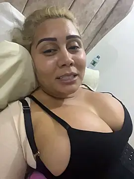 Snapshot of maymercy chatting on 11/23/25, 09:58 maymercy online show from 11/23/25, 09:58