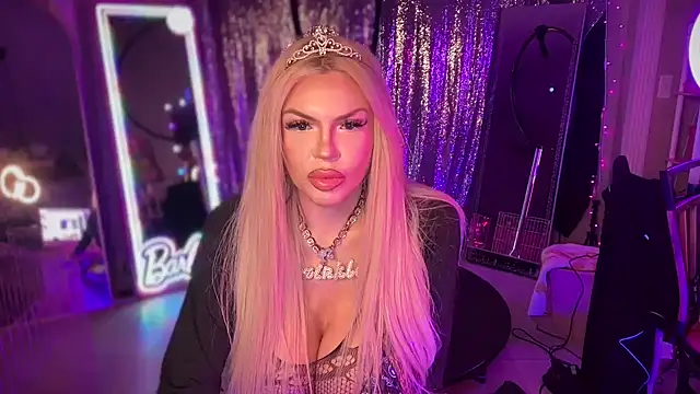 Snapshot of bimbotwerkqueen chatting on 01/18/25, 02:03 bimbotwerkqueen online show from 01/18/25, 02:03