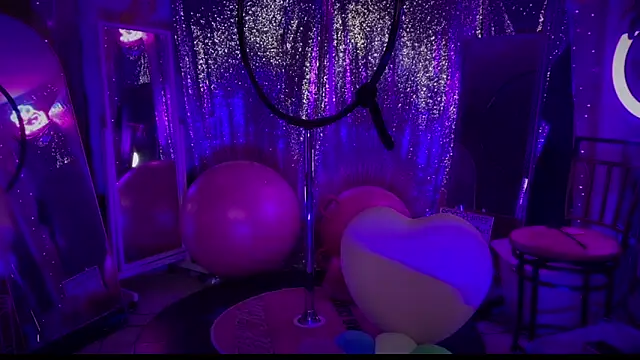 Snapshot of bimbotwerkqueen chatting on 01/31/25, 04:58 bimbotwerkqueen online show from 01/31/25, 04:58