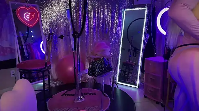 Snapshot of bimbotwerkqueen chatting on 03/14/25, 11:00 bimbotwerkqueen online show from 03/14/25, 11:00