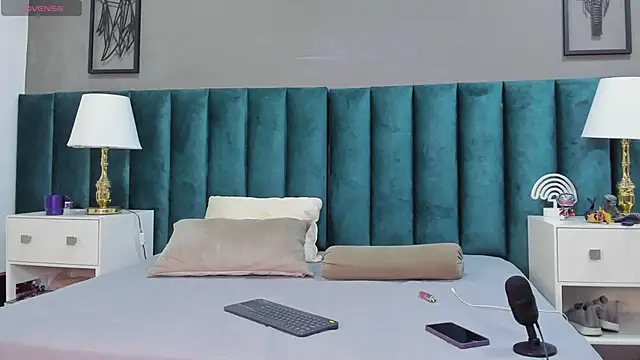 Snapshot of Karol_fenixx chatting on 02/13/25, 11:15 Karol fenixx online show from 02/13/25, 11:15