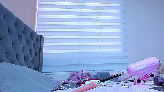 Snapshot of Imannejulienne chatting on 03/06/26, 10:28 Imannejulienne online show from 03/06/26, 10:28