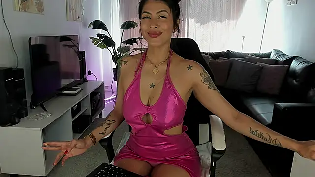 pamela reyes  online show from 12/28/24, 05:03