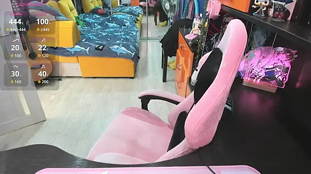 Softie Sofy online show from 10/15/25, 05:18