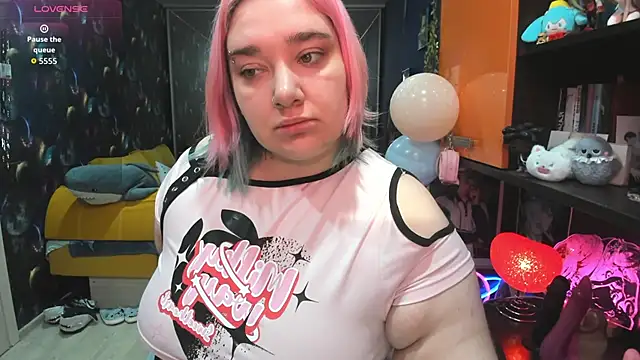 Snapshot of Softie_Sofy chatting on 02/14/26, 03:58 Softie Sofy online show from 02/14/26, 03:58