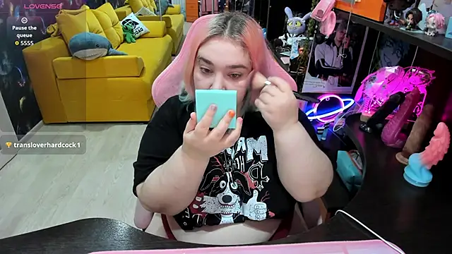 Softie Sofy online show from 05/30/26, 02:19