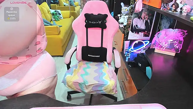 Softie Sofy online show from 06/18/26, 02:23