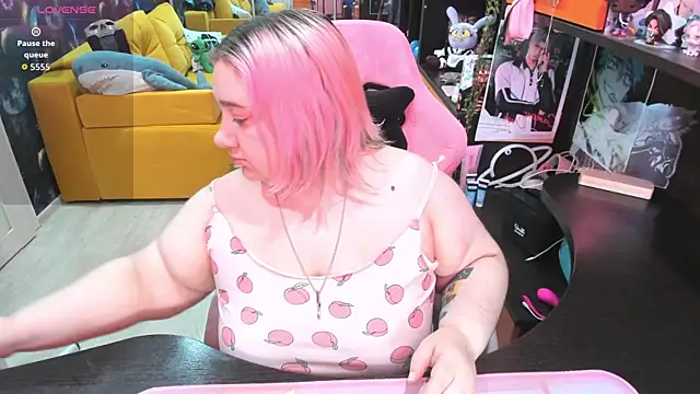 Softie Sofy online show from 06/19/26, 02:38