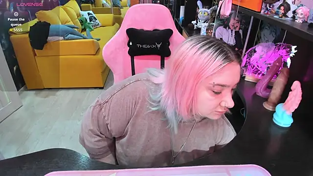 Softie Sofy online show from 06/26/26, 03:11