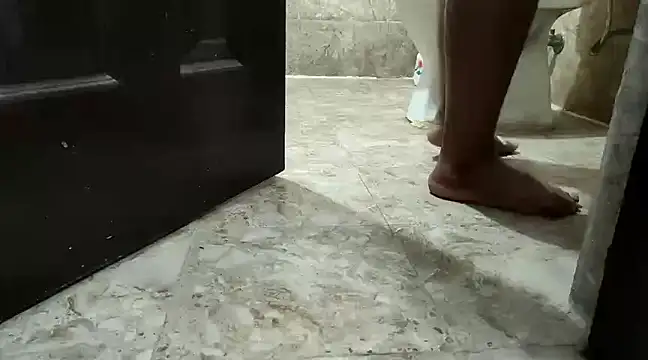 Snapshot of tusharvats60 chatting on 12/13/24, 04:33 tusharvats60 online show from 12/13/24, 04:33