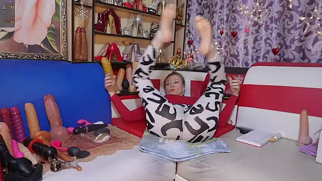 callme Anna online show from 11/16/25, 10:15