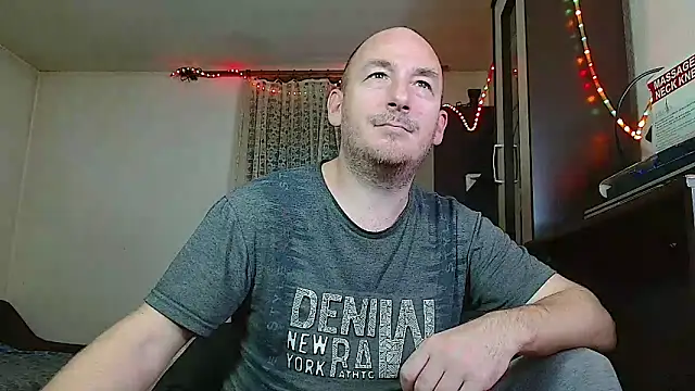 Snapshot of Johan___Barker chatting on 12/13/24, 11:02 Johan Barker online show from 12/13/24, 11:02