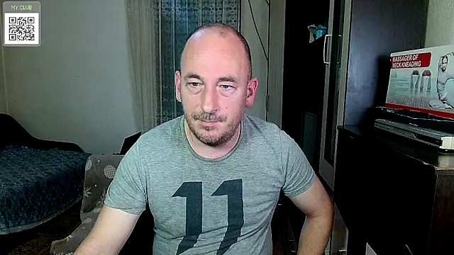 Snapshot of Johan___Barker chatting on 03/12/25, 06:40 Johan Barker online show from 03/12/25, 06:40