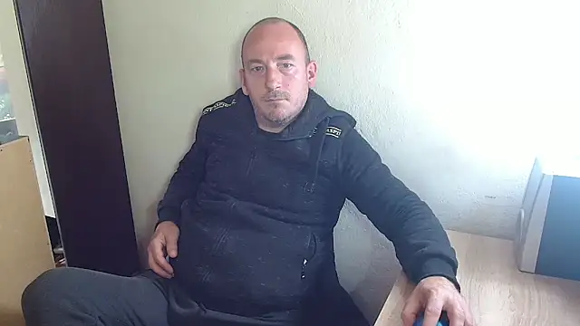 Snapshot of Johan___Barker chatting on 10/28/25, 12:30 Johan Barker online show from 10/28/25, 12:30