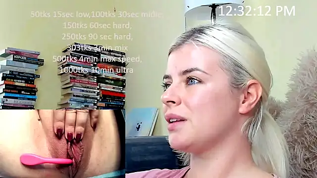 Snapshot of queenofthenighttt chatting on 11/20/25, 11:32 queenofthenighttt online show from 11/20/25, 11:32