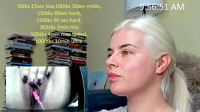 Snapshot of queenofthenighttt chatting on 11/22/25, 08:57 queenofthenighttt online show from 11/22/25, 08:57