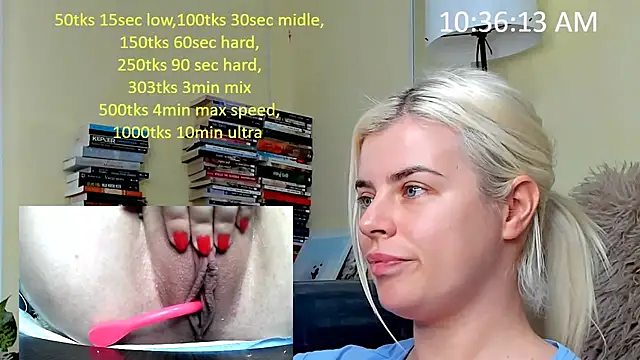 Snapshot of queenofthenighttt chatting on 12/15/25, 09:35 queenofthenighttt online show from 12/15/25, 09:35