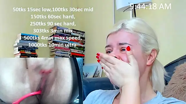 Snapshot of queenofthenighttt chatting on 02/14/26, 08:44 queenofthenighttt online show from 02/14/26, 08:44