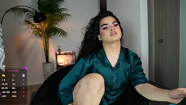 Snapshot of artechloe chatting on 06/20/26, 02:03 artechloe online show from 06/20/26, 02:03