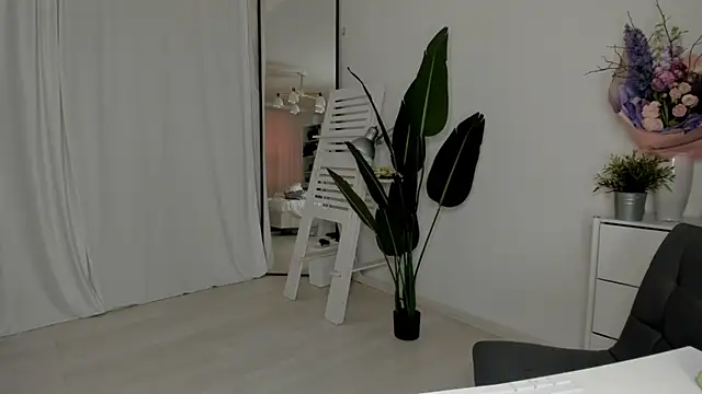 xx leila online show from 03/14/25, 07:26