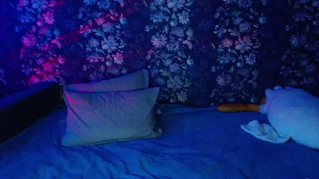 ViollinaLove online show from 11/18/25, 10:03