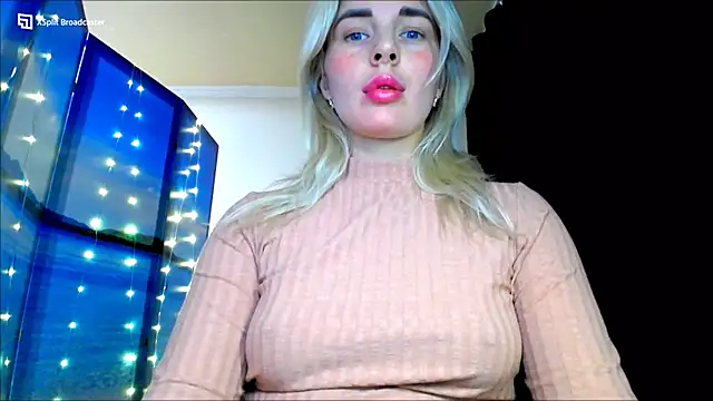 Snapshot of miaa_sunn chatting on 12/12/24, 09:58 miaa sunn online show from 12/12/24, 09:58