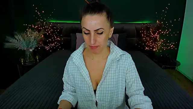 Rebecca Diamond online show from 02/06/25, 06:40