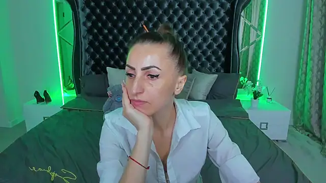 Rebecca Diamond online show from 11/25/25, 06:02