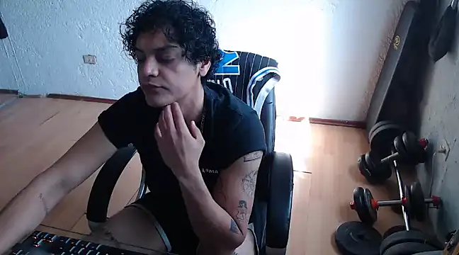 Snapshot of GruesoMexico chatting on 03/22/25, 09:21 GruesoMexico online show from 03/22/25, 09:21