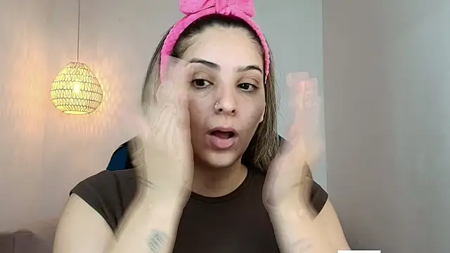 YummyAnna  online show from 06/18/26, 04:33